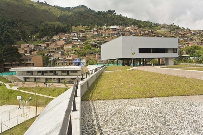 Colegio Santo Domingo Savio. Medellín, Colombia. 2008<br />Foto Carlos Tobón 
