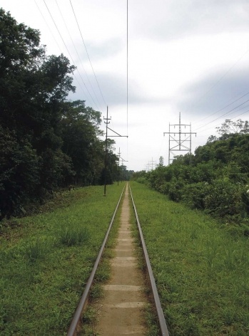 Bertioga, trilhos de acesso à Vila de Itatinga<br />Foto Denise Fernandes Geribello, mar. 2003 