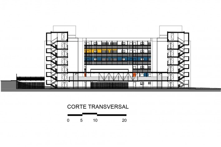 Corte Transversal<br />Biselli & Katchborian Arquitetos 