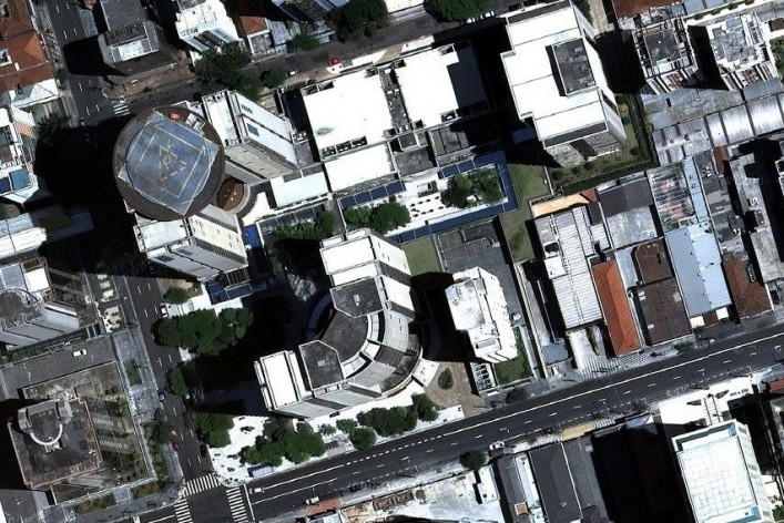 Brascan Century Plaza, implantação, Itaim Bibi, São Paulo. Arquitetos Jorge Konigsberger e Gianfranco Vannucchi [Google Maps]