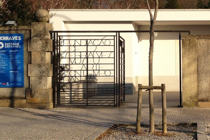 Fundação de Serralves – Museu de Arte Contemporânea, entrada, Porto, arquiteto Álvaro Siza<br />Foto Masao Kamita 