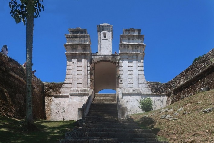 Portal da Fortaleza de Santa Cruz, Ilha de Anhatomirim, Governador Celso Ramos SC<br />Foto Victor Hugo Mori 