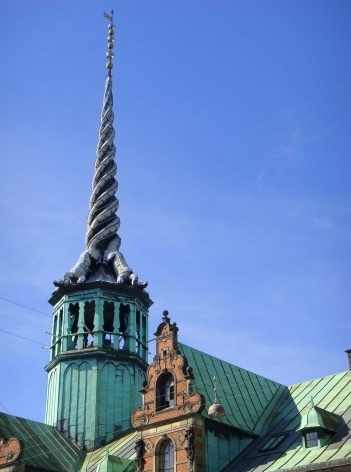 Espirais em forma de Dragão no prédio da antiga Bolsa, Copenhague, Dinamarca<br />Foto Cristina Meneguello 