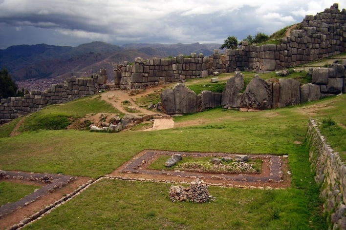 Sacsayhuaman, vista das ruínas em pedra<br />Foto Saide Kahtouni 