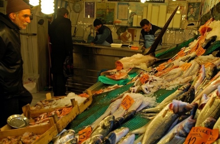 Puesto de pescado en Kadiköy, lado Asiático<br />Fotos: Rogério Vilas Boas 