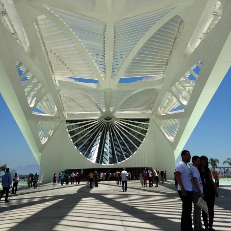 Museu do Amanhã, acesso principal, Rio de Janeiro. Arquiteto Santiago Calatrava<br />Foto Fausto Sombra 