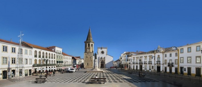 Praça da República, Igreja de São João Batista do século 15<br />Foto Victor Hugo Mori 