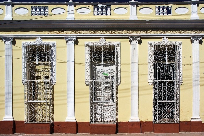 As janelas criam ritmos nas fachadas em Trinidad, Cuba, 20 abril 2014<br />Foto Victor Sena 