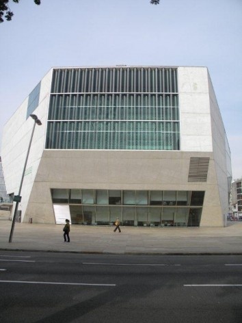 Casa da Música em Porto. Projeto de Rem Koolhaas.<br />Foto Geraldo Silveira 