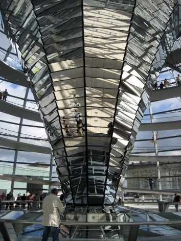 Cúpula do Reichtag, Berlim. Arquiteto Norman Foster, 1999<br />Foto Roberto Segre 