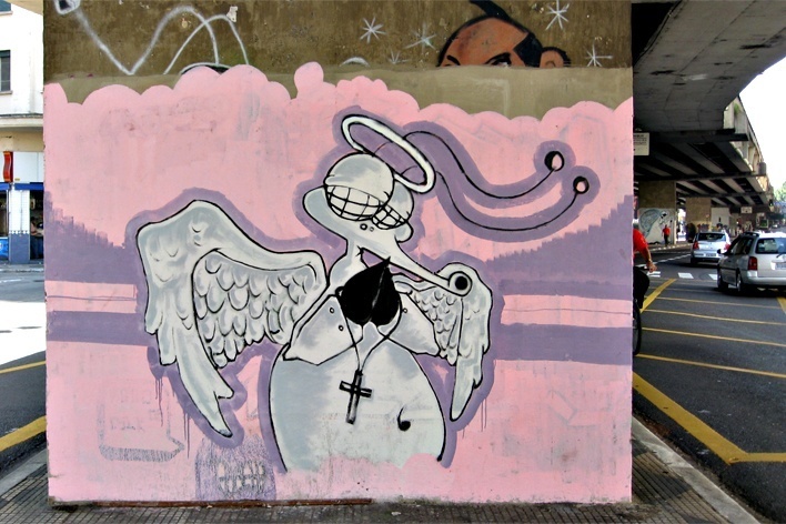 Grafite na Avenida São João (embaixo do Minhocão), São Paulo<br />Foto Paula Janovitch 
