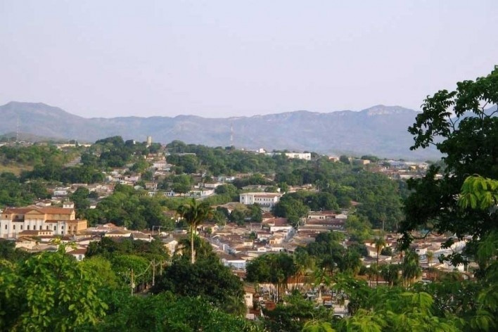 Serra Dourada e cidade de Goiás<br />Foto Eliane Lordello 