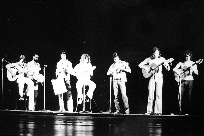 Xoro Roxo no Teatro Municipal de São Paulo, 1978. Swami, Job, André, Joel, Zé Fernando, Alberto e Kiko<br />Foto divulgação 