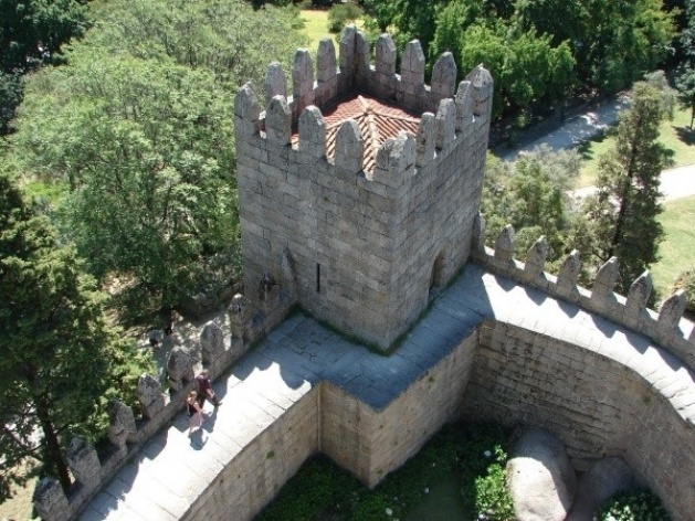 Castelo de Guimarães em Guimarães<br />Foto Regiane Pupo 
