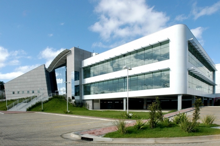 CEITEC – Centro de Excelência em Tecnologia Eletrônica Avançada, vista geral do edifício, Porto Alegre RS. Arquiteto Raul Macadar, 2009<br />Foto Kiki Joner 