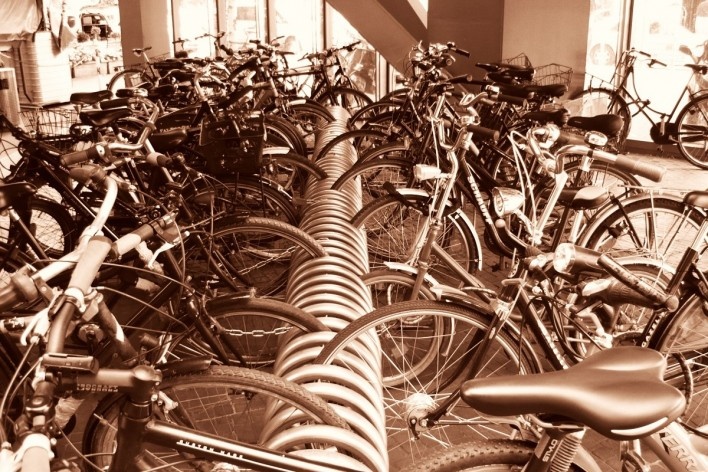 Detalhe do “bicicletário” próximo ao Sony Center. Berlim, Alemanha, julho 2010<br />Foto Francisco Alves 