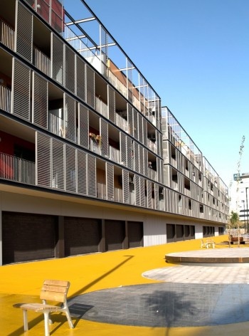 Conjunto Habitacional Fira de Barcelona – L’Hospitalet de Llobregat, fachada sul, Barcelona 2009. ONL Arquitectura<br />Foto Gianluca Giaccone 