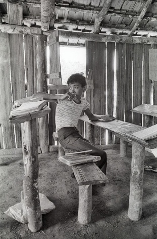 Menino em escola rural, Cacoal RO, 1978<br />Foto Kim-Ir-Sen 