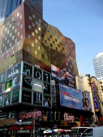 Arquitetura comercial kitsch na 42th. Street, Manhattan, Nova York<br />Foto Roberto Segre 
