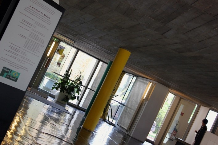 Casa do Brasil, térreo comum, Cidade Universitária de Paris, arquitetos Lúcio Costa e Le Corbusier<br />Foto Maria Claudia Levy 