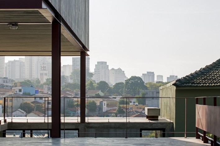 Estúdio Madalena, São Paulo, vista para o bairro dos Pinheiros e Sumaré. Apiacás Arquitetos<br />Foto Leonardo Finotti 