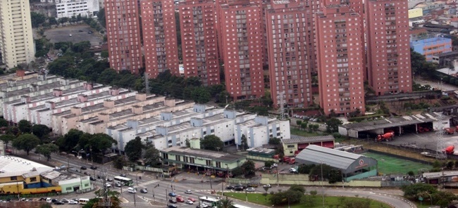 Vista aérea de São Paulo: conjuntos habitacionais no Bairro do Limão<br />Foto Geraldo Nunes 