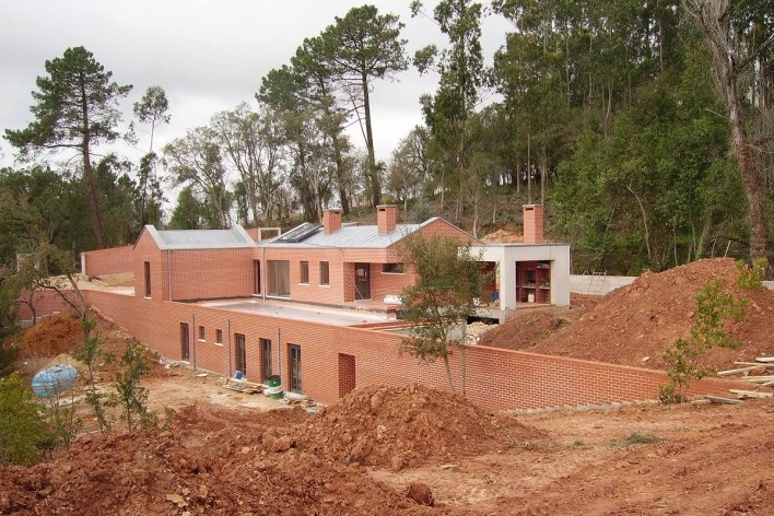 Casa no Figueiral, construção, Alcobaça, Portugal. Arquiteto Pedro Fonseca Jorge