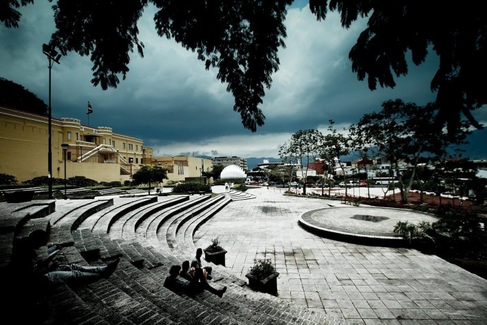 Praça em frente ao Museu Nacional de Costa Rica, San José, Costa Rica<br />Foto Junia Mortimer 
