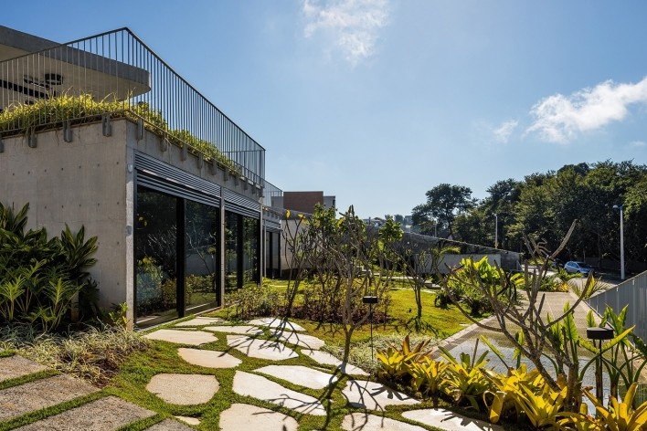 LLF House, São José dos Campos SP Brasil, 2019. Architects João Paulo Daolio and Thiago Natal Duarte (authors) / Obra Arquitetos<br />Foto/photo Nelson Kon 