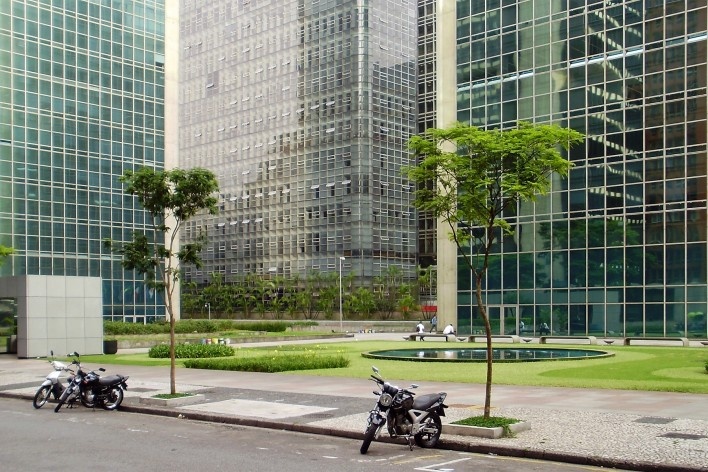 Cetenco Plaza, Alameda Ministro Rocha Azevedo, São Paulo. Arquitetos Rubens Carneiro Vianna e Ricardo Sievers<br />Foto Abilio Guerra 