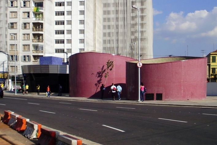 Estação Faria Lima da Linha 4 do Metrô de São Paulo<br />Foto Abilio Guerra 