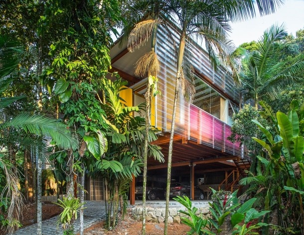Residência Praia Vermelha, Ubatuba SP Brasil, 2015. Architects Lua Nitsche e Pedro Nitsche/Nitsche Arquitetos<br />Foto/Photo André Scarpa 