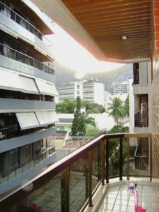 A varanda como espaço privado e espaço público no ambiente da casa