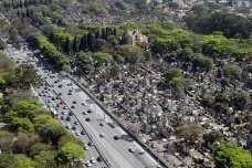 Reflexões sobre cemitérios e espaços fúnebres na cidade contemporânea brasileira