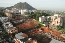 Plantação de prédios, cemitérios de árvores no contexto da Rio + 20