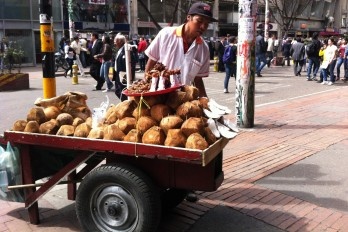 Os inventivos carrinhos dos ambulantes de Bogotá