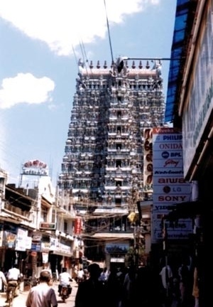 Figura 5b. Centro histórico de Madurai na Índia, realidade do centro histórico onde a poluição visual é um problema [Padilha, Alice, Free Copyright]