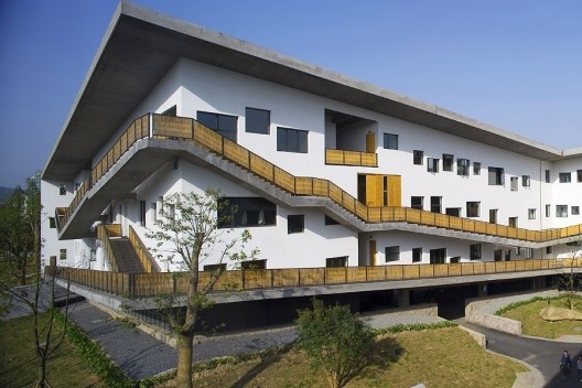 Campus Xiangshan, Academia de Arte da China, fase 2, Hangzhou, China, 2004-2007. Arquiteto Wang Shu<br />Foto Lv Hengzhong  [Pritzker Prize]