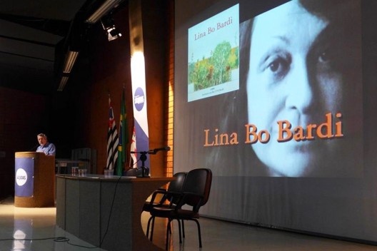 Renato Anelli apresenta homenagem a Lina Bo Bardi, Encontro Núcleo Docomomo-SP 2015<br />Foto André Marques 