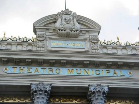 Detalhe da fachada, nome e cimalha<br />Foto Eliane Lordello 