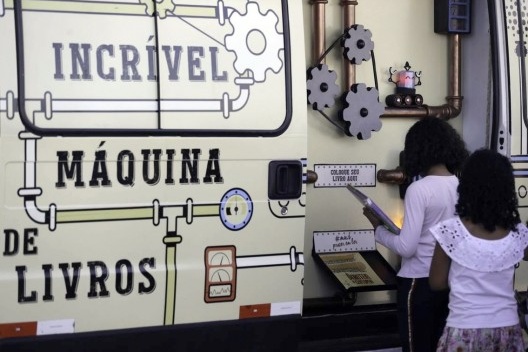 Van “Máquina de livros” faz troca de livros no Museu da República, em Brasília<br />Fabio Rodrigues Pozzebom  [Agência Brasil]