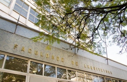 Fachada do Faculdade de Arquitetura da Universidade Federal do Rio Grande do Sul<br />Foto Gustavo Diehl  [Website UFRGS]