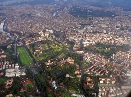 Vista aérea da cidade de Roma, Itália<br />Foto Oliver-Bonjoch  [Wikimedia Commons]