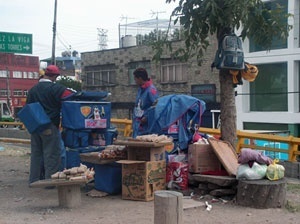 Vendedores nas esquinas. México, D.F. [Autor. México 2005]