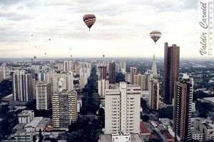 Atual verticalização no centro de Maringá. Forte atuação da incorporação imobiliária [Carniel (2006)]