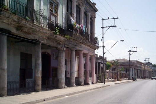 Calzada del Cerro. Importante avenida de conexão com o subúrbio de Havana<br />Foto MV Zardoya 