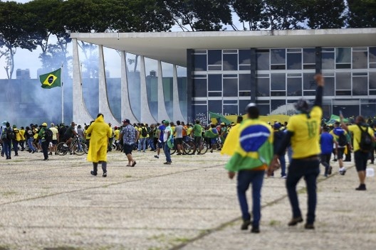 Manifestantes invadem Palácio da Justiça<br />Foto Marcelo Camargo  [Agência Brasil]