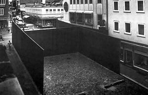 Instalação "Street Levels", de Richard Serra. Kassel, Alemanha ["Richard Serra", Ed Rizzoli, New York]
