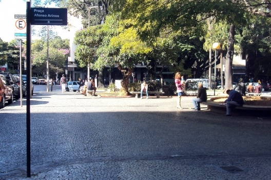 Praça Tiradentes, Belo Horizonte MG, junho 2010. Rua sem saída ou estacionamento?<br />Foto Carlos Alberto Oliveira 