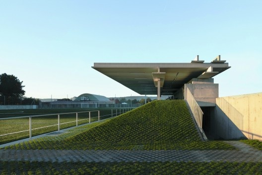 Campo de fútbol A Gandareira, Silleda, Pontevedra, España, 2018. Arquitectos Abraham Castro Neira y Carlos Alberto Pita Abad<br />Foto Juan Rodríguez 